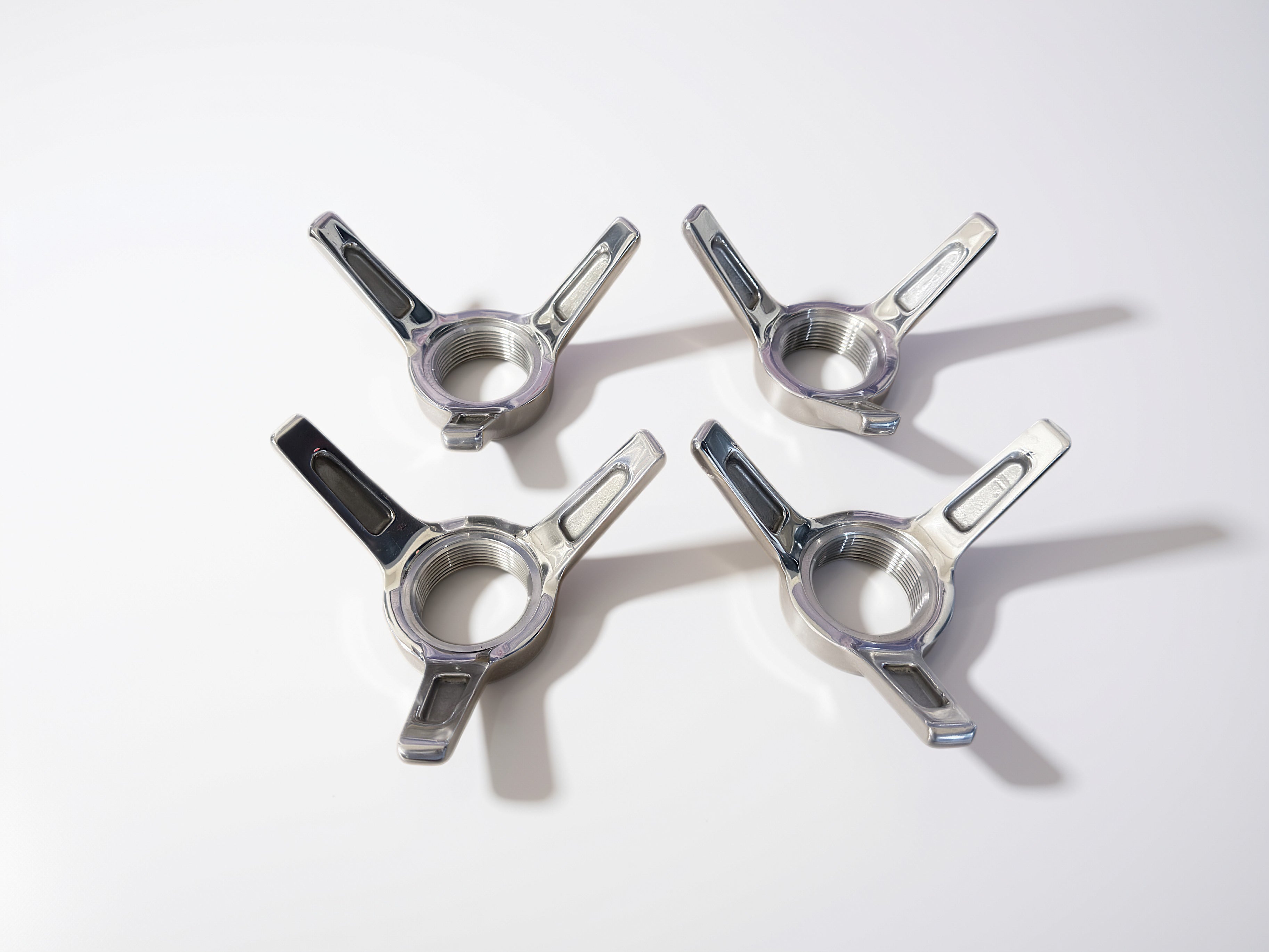 Retno Polished Aluminum Wheel Knock-Off Spinners – Set of 4 | Lola, GT40 & Grand Sport - retnoco
